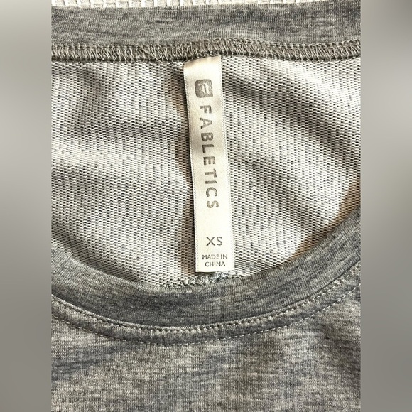 Fabletics Women’s Gray Pullover Long Sleeve Top w Front Pocket Size XS - Picture 3 of 11